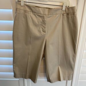Fabulous Chico‘s crossover twill Bermuda shorts with ultimate fit size one.